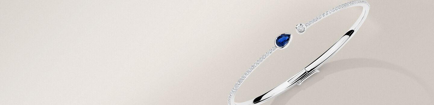 Birks Splash White, diamond and sapphire bracelet on a greyish beige background