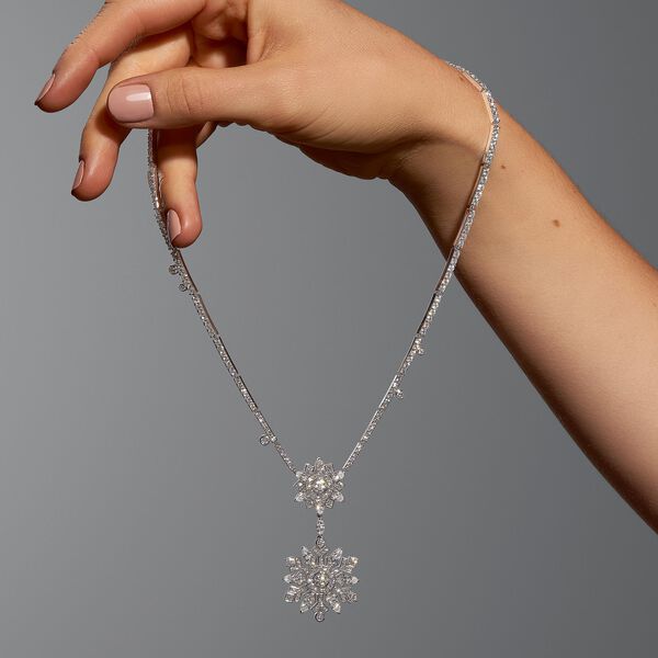 Collier pendant en diamants