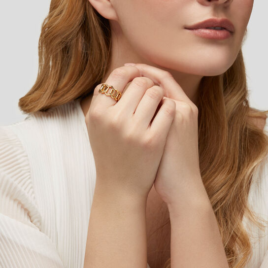 Birks Bee Chic Yellow Gold Link Ring Model image number 1